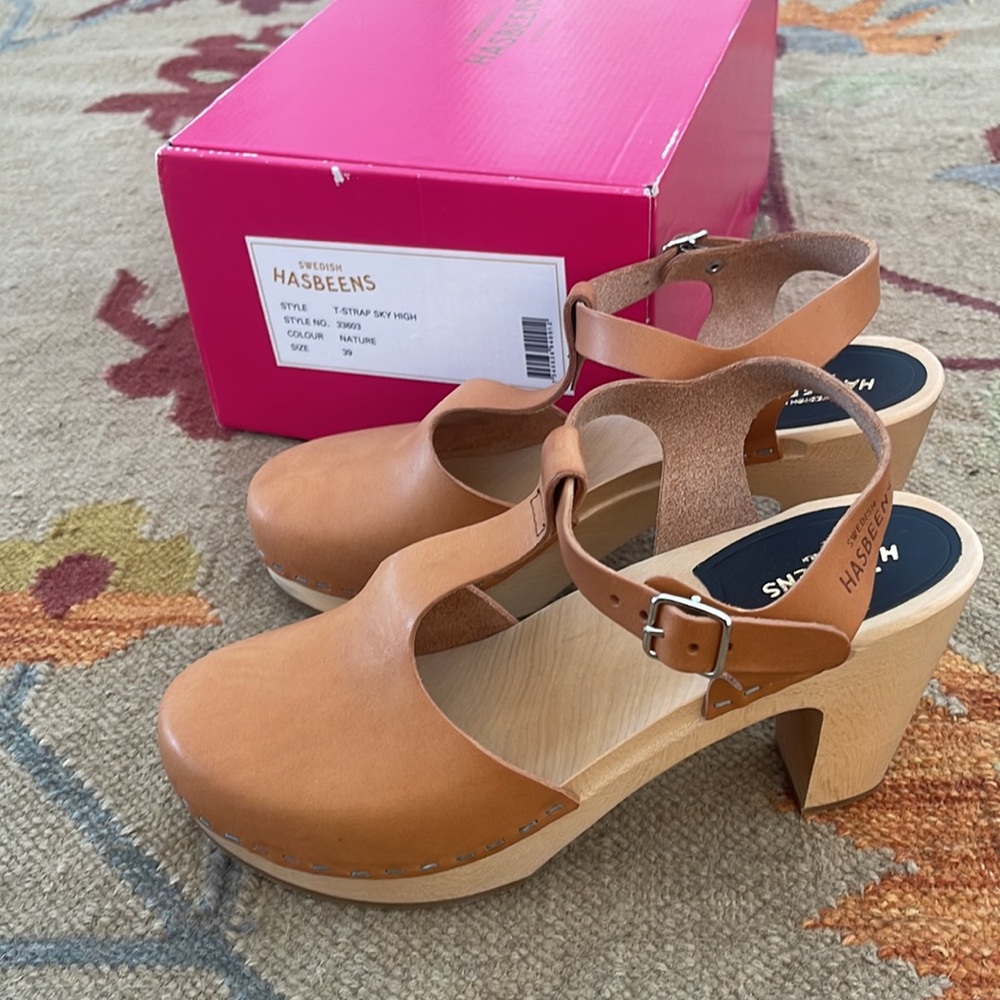 Swedish Hasbeens T-strap hand crafted clogs. New in box! - Picture 2 of 3